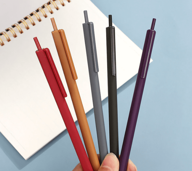 12pcs / pack Bolígrafos de gel de secado rápido de líquido recto Bolígrafos  de colores de gran capacidad Bolígrafo de firma de punta fina de 0,5 mm Bo